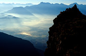 Vercors : Cairn sommital au Mont Aiguille et Trieves sous les brumes