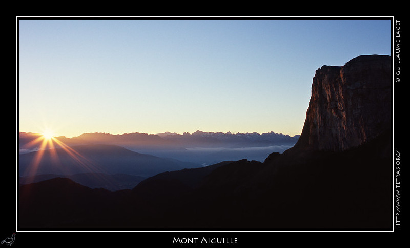 Mont Aiguille : Premier rayon sur les falaises 
