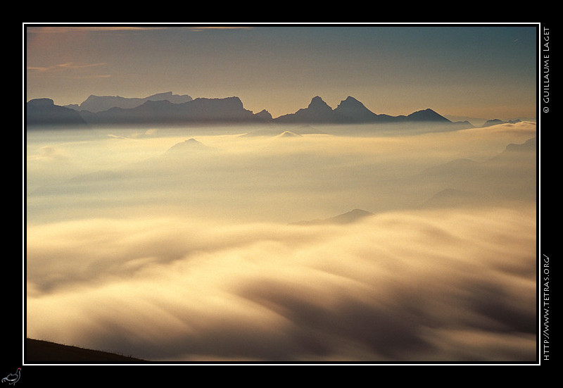 Mont Aiguille : Mer de nuages et sommets du Dévoluy depuis le Mont Aiguille
