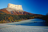 Vercors : Le Mont Aiguille en couleurs d'automne un matin de givre