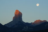 Vercors : Coucher de lune et lever de soleil sur le Mont Aiguille