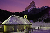 Vercors : La chapelle de Trezanne devant le Mont Aiguille