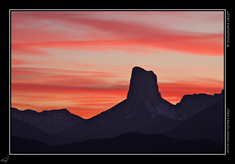 Mont Aiguille : Depuis la Matheysine, une silhouette bien fine au soleil couchant 
